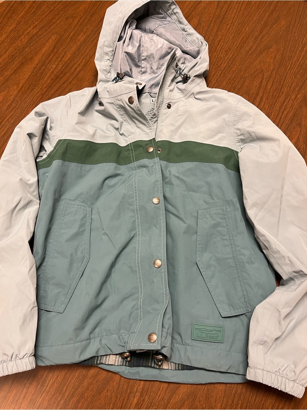 L. L. Bean Women's Mountain Classic Rain Jacket, size small